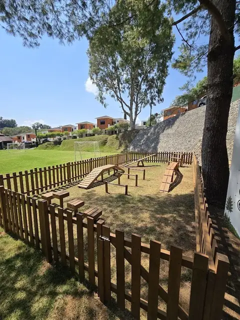 Circuito para perros · espacios amplios, otra vista